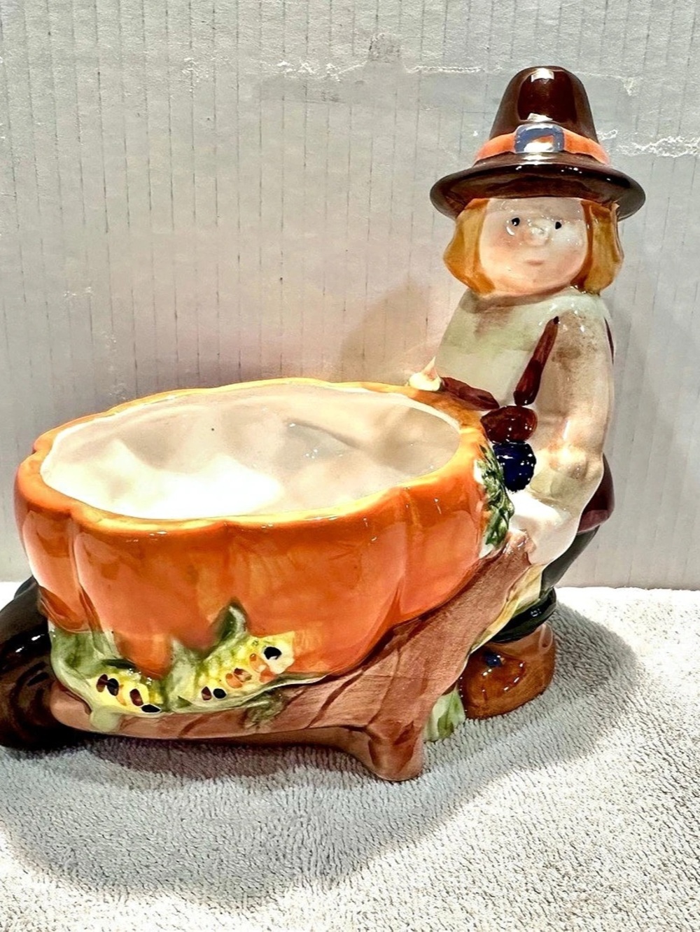 Pumpkin Harvest Girl Ceramic Decor 7 x 8.5